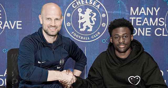 Image - Alex Matos shaking Chelsea's manager on signing with the club.